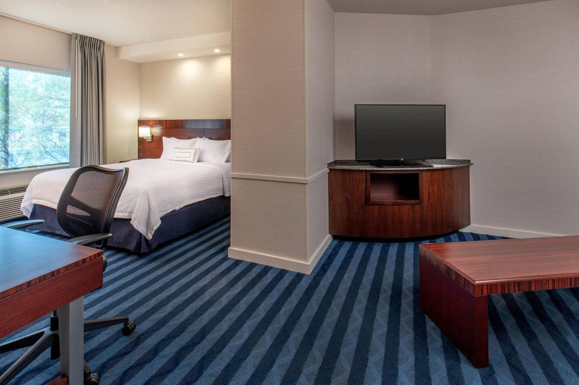 Fairfield Inn&suites Lancaster Hotel 3*