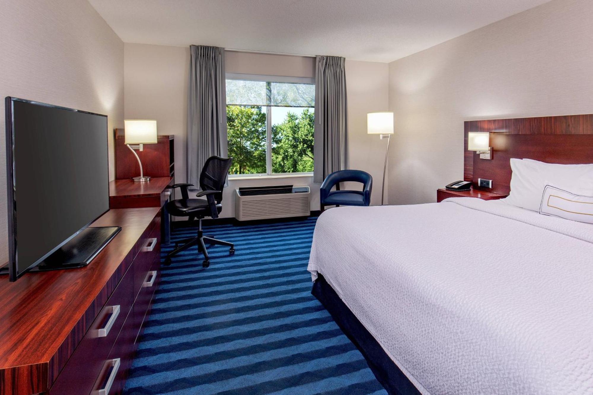 Fairfield Inn&suites Lancaster Hotel 3*