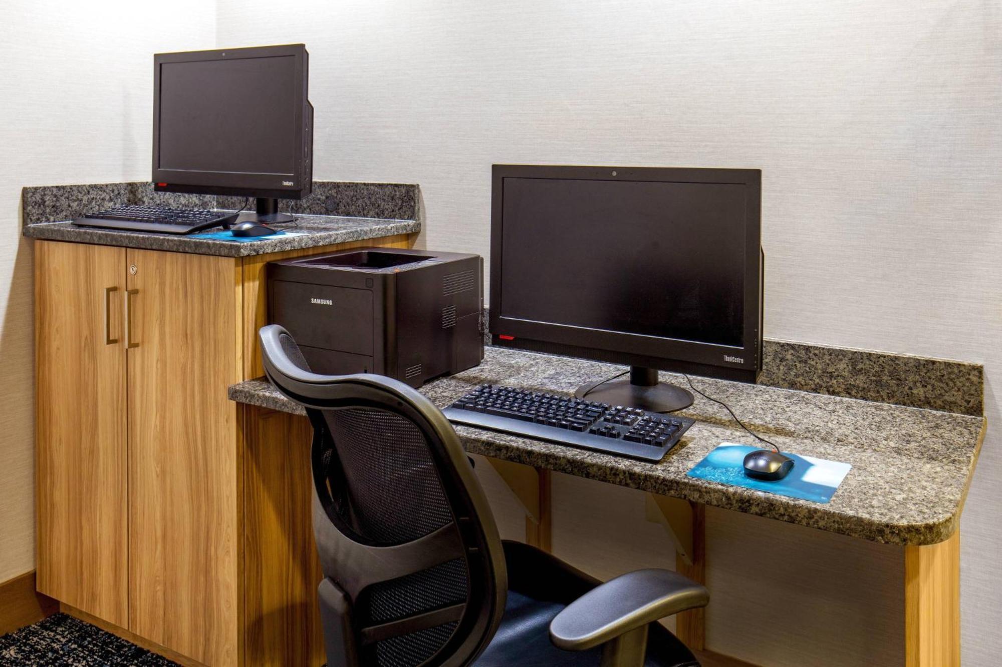Fairfield Inn&suites Lancaster Hotel 3*