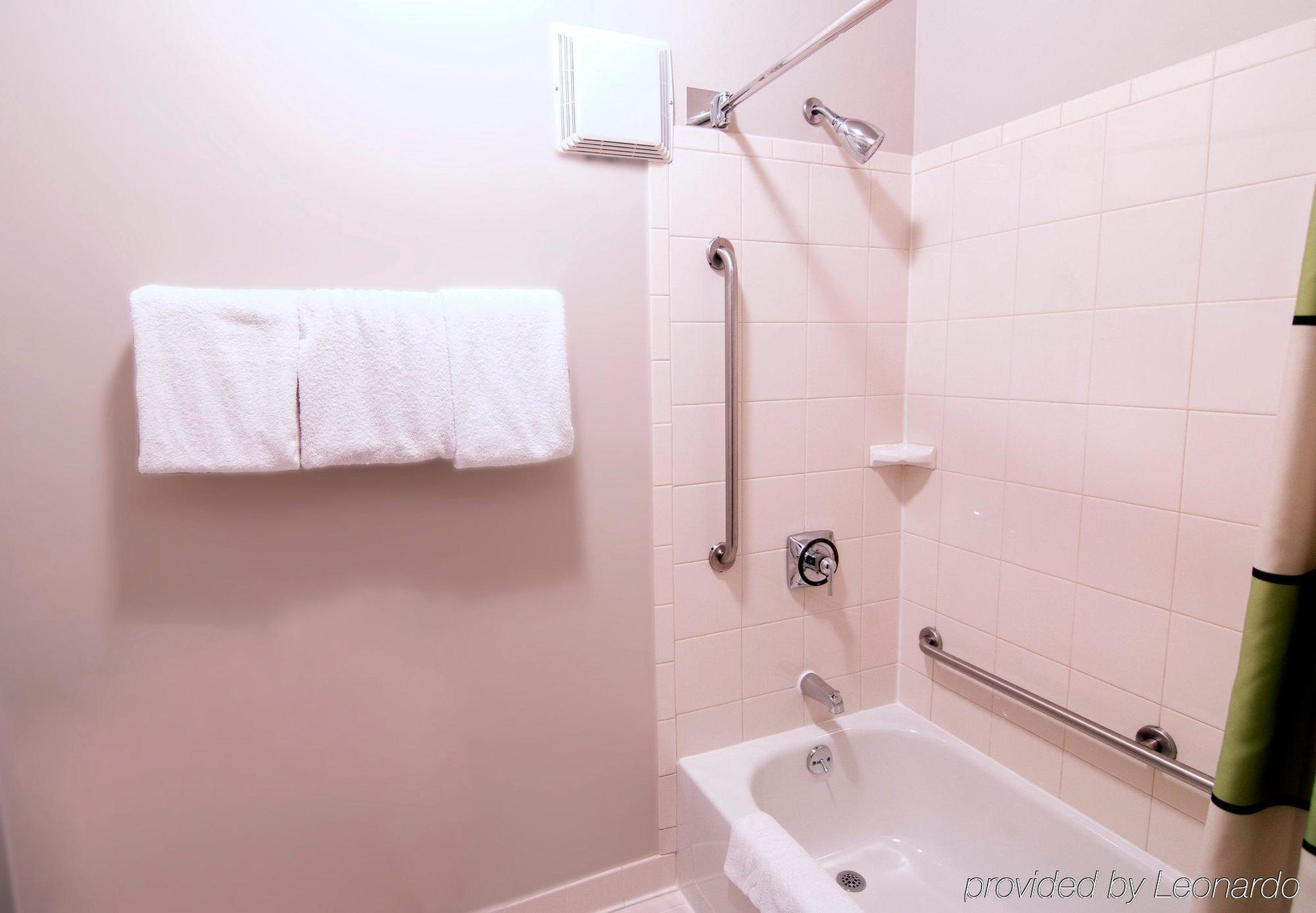 Fairfield Inn&suites Lancaster Hotel 3*